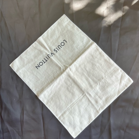 Authentic LV dust bag - Picture 3 of 7